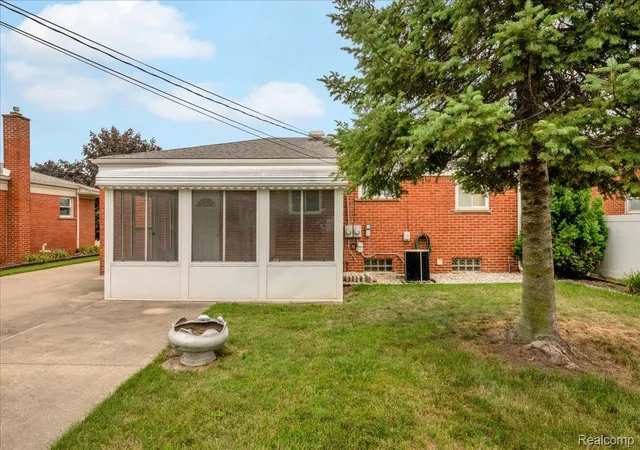 23rd image of 1952 Lakeview St, Trenton, MI 48183 | MLS# 20261065732