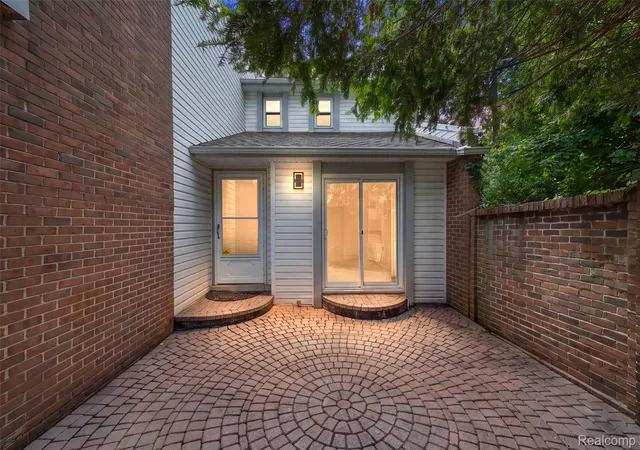 Photo 1 of Condo for sale at 169 E Long Lake Rd, Bloomfield Hills, MI 48304 | MLS# 20261065738 | Listing updated on 2026-08-28