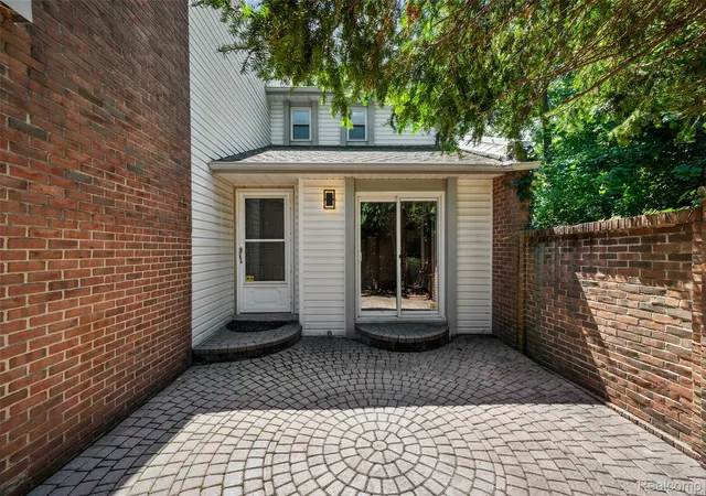 Photo 2 of Condo for sale at 169 E Long Lake Rd, Bloomfield Hills, MI 48304 | MLS# 20261065738 | Listing updated on 2026-08-28