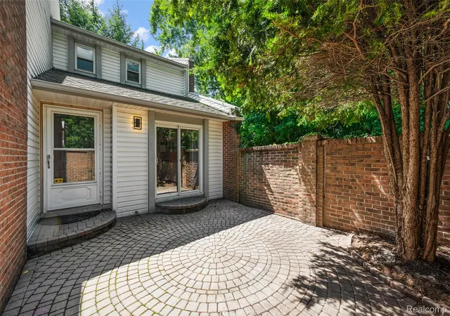 Photo 3 of Condo for sale at 169 E Long Lake Rd, Bloomfield Hills, MI 48304 | MLS# 20261065738 | Listing updated on 2026-08-28