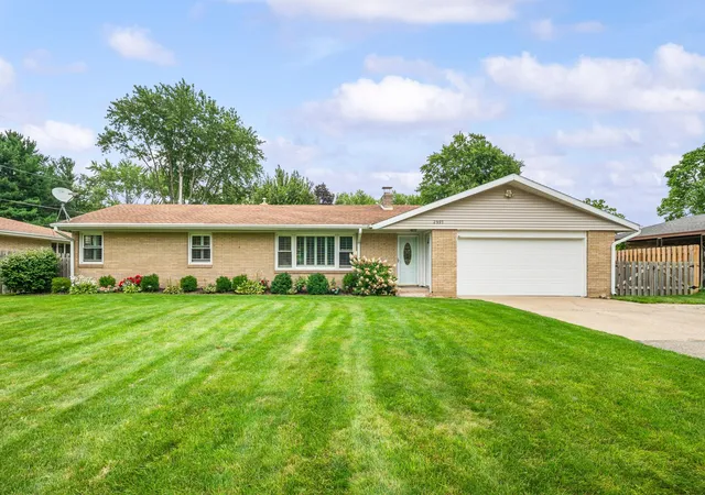 1st image of 2987 E Windsor Dr, Saint Joseph, MI 49085 | MLS# 69026043396