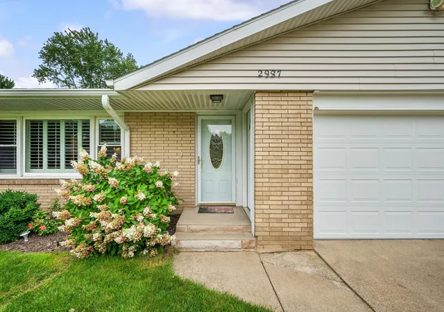 2nd image of 2987 E Windsor Dr, Saint Joseph, MI 49085 | MLS# 69026043396
