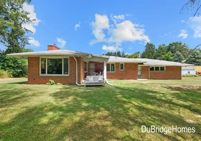 2nd image of 311 Honey Creek Ave Se, Ada, MI 49301 | MLS# 65026043398