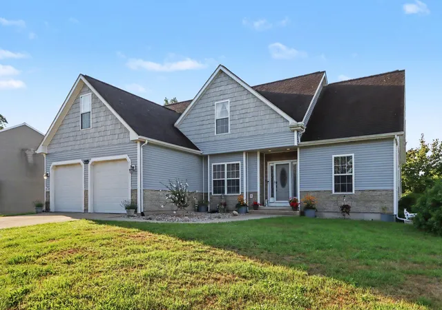 1st image of 523 Alecia Ave, Kalamazoo, MI 49004 | MLS# 66026043390