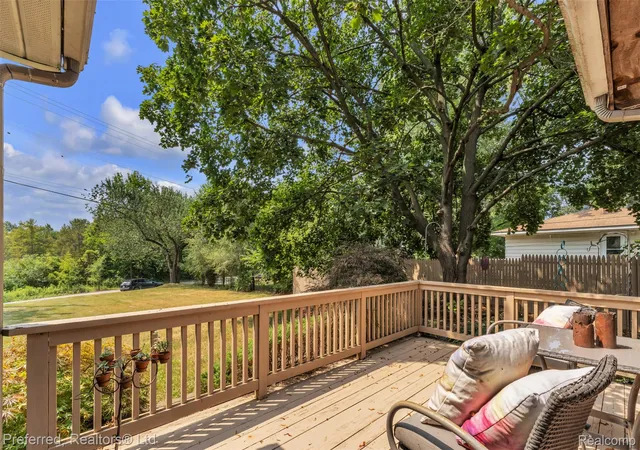 Photo 4 of Single family home for sale at 8822 Pontiac Lake Rd, White Lake, MI 48386 | MLS# 20261065743 | Listing updated on 2026-09-02