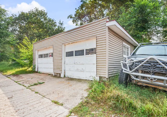 Photo 3 of Single family home for sale at 437 E Chapin St, Cadillac, MI 49601 | MLS# 72026043401 | Listing updated on 2026-08-18