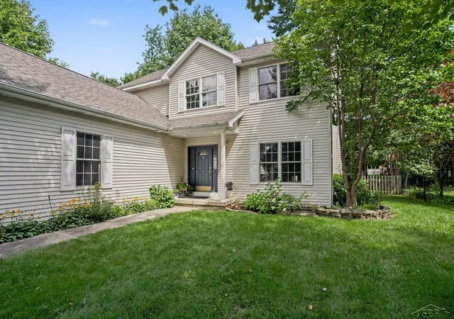3rd image of 2514 Greenwich Cir St, Midland, MI 48642 | MLS# 61050218928