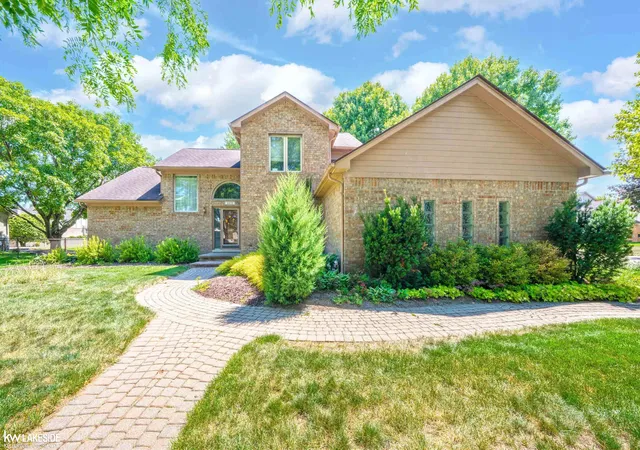 2nd image of 4418 Bayleaf Dr, Sterling Heights, MI 48314 | MLS# 58050218930