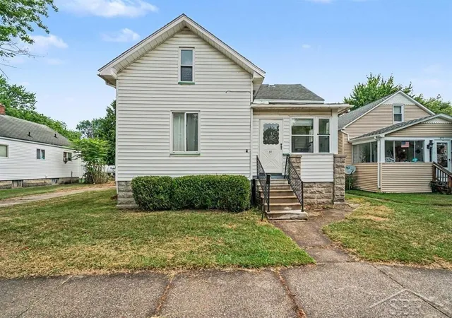 Photo 1 of Single family home for sale at 817 17th Street, Bay City, MI 48708 | MLS# 61050218932 | Listing updated on 2026-09-11