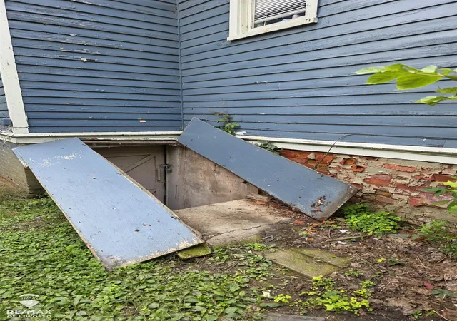 4th image of 633 N Water St, Owosso, MI 48867 | MLS# 60050218926