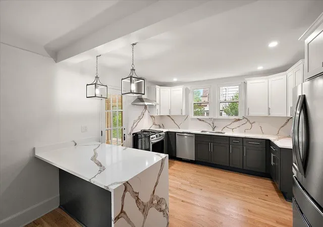 2nd image of 4167 Arlington Dr, Royal Oak, MI 48073 | MLS# 81026043403