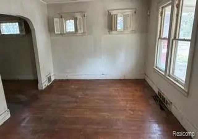 Photo 3 of Single family home for sale at 3214 Vicksburg St, Detroit, MI 48206 | MLS# 20261065772 | Listing updated on 2026-10-14