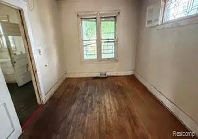 Photo 4 of Single family home for sale at 3214 Vicksburg St, Detroit, MI 48206 | MLS# 20261065772 | Listing updated on 2026-10-14