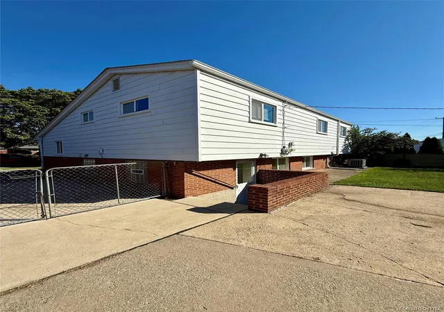 5th image of 3811 Syckelmoore, Trenton, MI 48183 | MLS# 20261065775