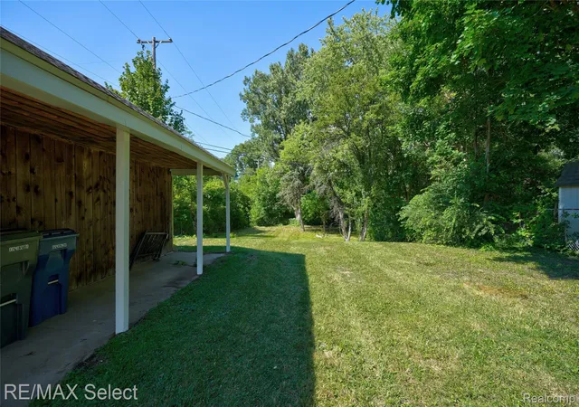 Photo 4 of Single family home for sale at 1920 Greenbrook Ln, Flint, MI 48507 | MLS# 20261065776 | Listing updated on 2026-09-16