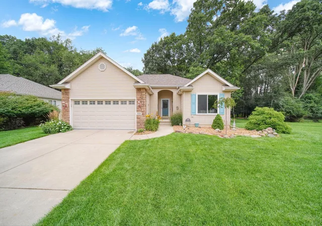 1st image of 906 Essex Park Dr, Jackson, MI 49203 | MLS# 55026043415