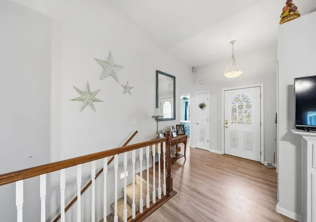 Photo 4 of Single family home for sale at 906 Essex Park Dr, Jackson, MI 49203 | MLS# 55026043415 | Listing updated on 2026-09-15