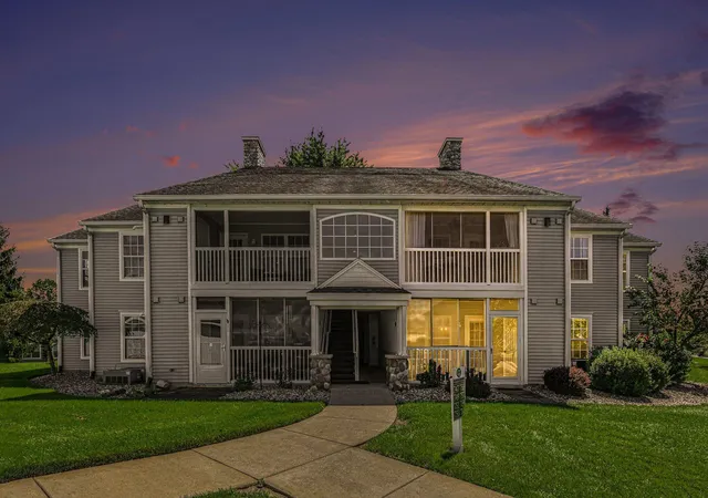 2nd image of 749 W Barrington Cir, Jackson, MI 49203 | MLS# 55026043417