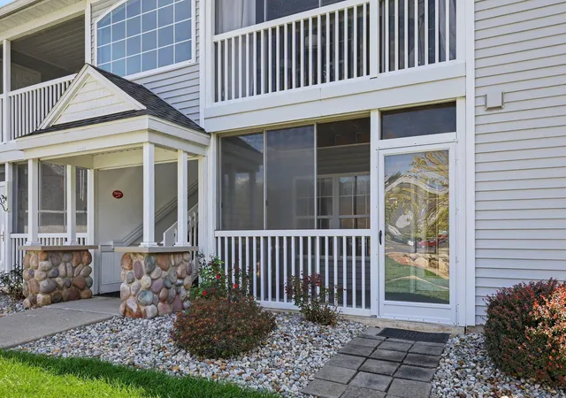 Photo 2 of Condo for sale at 749 W Barrington Cir, Jackson, MI 49203 | MLS# 55026043417 | Listing updated on 2026-08-19