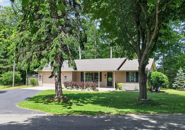 1st image of 70070 2nd Ave, South Haven, MI 49090 | MLS# 71026043414