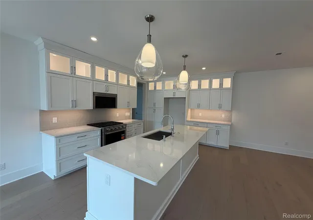 Listing Photo 5 - Condo for sale in building located at 409 S Ctr St, Northville, MI 48167 - Unit #28