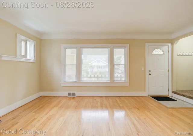 Photo 3 of Single family home for sale at 571 W Saratoga St, Ferndale City Oakland, MI 48220 | MLS# 20261065793 | Listing updated on 2026-09-12