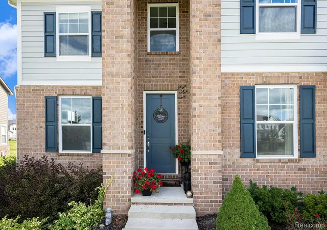 Photo 3 of Single family home for sale at 53213 Bay Laurel Ln, South Lyon, MI 48178 | MLS# 20261065794 | Listing updated on 2026-09-13