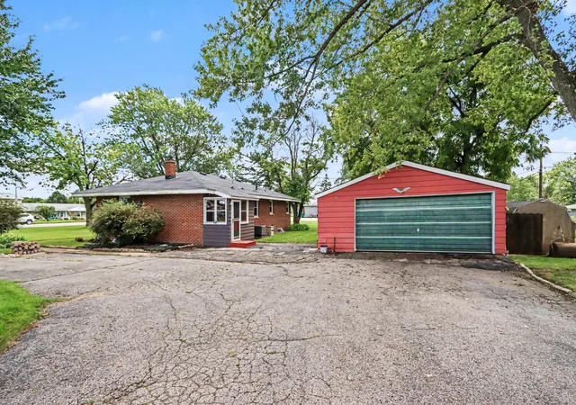 Photo 3 of Single family home for sale at 1715 S Centerville Rd, Sturgis, MI 49091 | MLS# 62026043423 | Listing updated on 2026-10-06