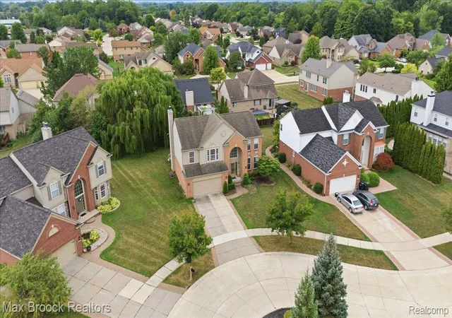 2nd image of 15034 Oak Knoll Ct, Sterling Heights, MI 48312 | MLS# 20261065805