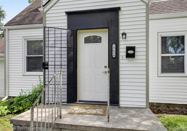 Photo 4 of Single family home for sale at 18656 Winston St, Detroit, MI 48219 | MLS# 20261065815 | Listing updated on 2026-08-21