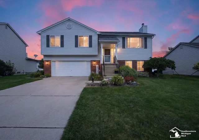 Photo 1 of Sale Pending at 256 Dundee Ridge, Dundee, MI 48131 | MLS# 57050218944 | Listing updated on 2026-08-20