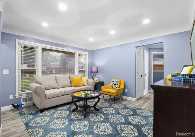 Photo 2 of Single family home for sale at 24241 Coolidge Hwy, Oak Park, MI 48237 | MLS# 20261065819 | Listing updated on 2026-08-20