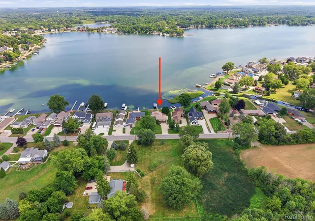 Photo 3 of Single family home for sale at 12067 Torrey Rd, Fenton Charter Township Genesee, MI 48430 | MLS# 20261065834 | Listing updated on 2026-09-13