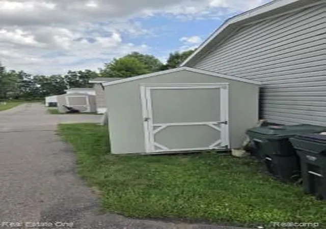 Photo 3 of Single family home for sale at 27 Cardinal Hl Dr, Lake Orion, MI 48359 | MLS# 20261065836 | Listing updated on 2026-08-20