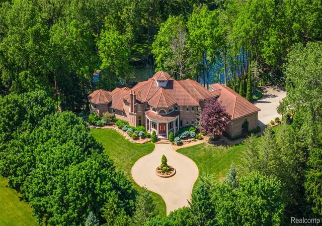Photo 3 of Mansion for sale at 255 Camelot Way, Rochester, MI 48306 | MLS# 20261065841 | Listing updated on 2026-08-19
