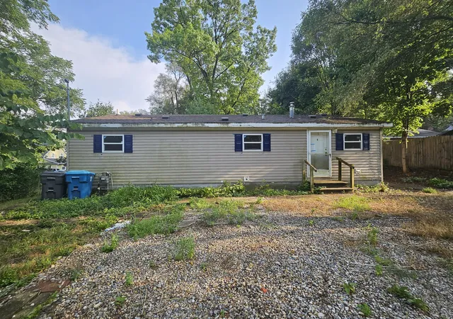 Photo 1 of Sale Pending at 813 Mccourtie St, Kalamazoo, MI 49008 | MLS# 64026043431 | Listing updated on 2026-08-27