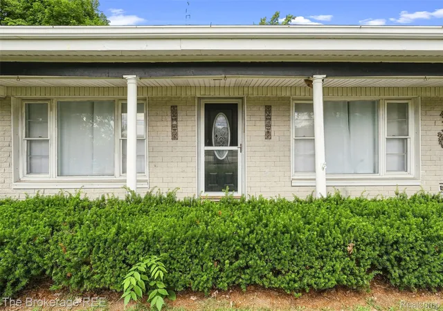 Photo 4 of Single family home for sale at 1049 E Hill Rd, Grand Blanc, MI 48439 | MLS# 20261065857 | Listing updated on 2026-09-02