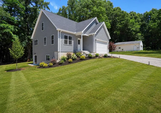 Photo 3 of Single family home for sale at 1823 N Sutton Rd, Jackson, MI 49202 | MLS# 55026043439 | Listing updated on 2026-09-10
