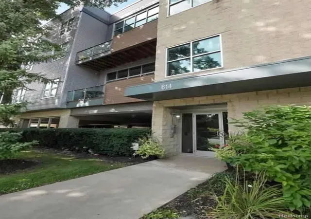 5th image of 614 S Troy St #102, Royal Oak, MI 48067 | MLS# 20261065864
