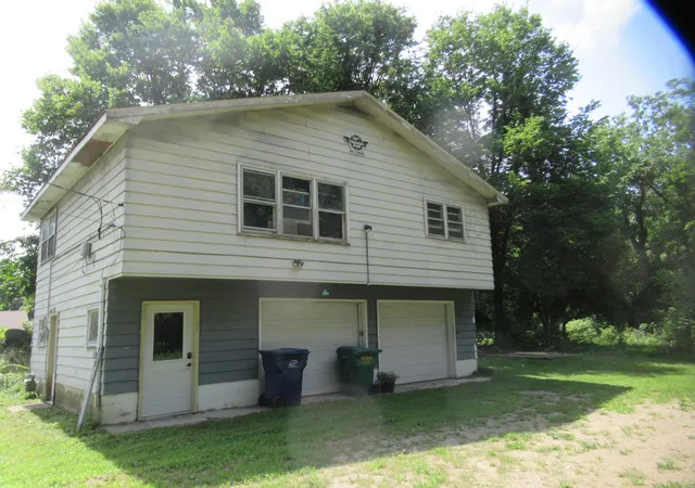 4th image of 437 N Broadway St, Cassopolis, MI 49031 | MLS# 69026043451