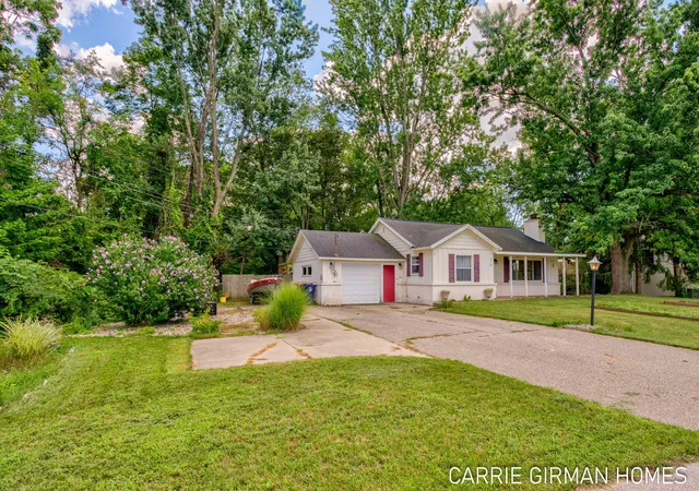 Photo 4 of Single family home for sale at 918 Paw Dr, Holland, MI 49423 | MLS# 71026043446 | Listing updated on 2026-09-01