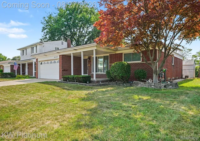 Photo 4 of Single family home for sale at 30323 Marrocco Dr, Warren City Macomb, MI 48088 | MLS# 20261065875 | Listing updated on 2026-09-04