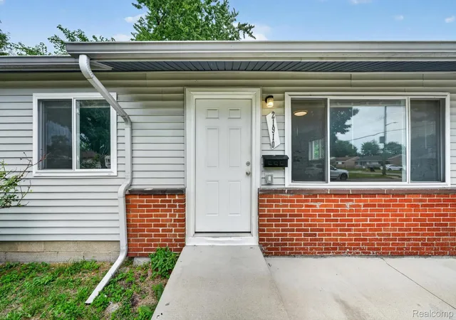 Photo 5 of Single family home for sale at 21910 Eastwood St, Oak Park, MI 48237 | MLS# 20261065877 | Listing updated on 2026-08-22