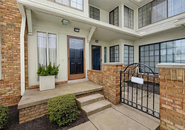 Photo 2 of Condo for sale at 6011 Pebble Ln Ct, West Bloomfield, MI 48322 | MLS# 20261065882 | Listing updated on 2026-08-19