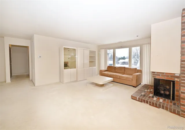 Photo 4 of Condo for sale at 6011 Pebble Ln Ct, West Bloomfield, MI 48322 | MLS# 20261065882 | Listing updated on 2026-08-19