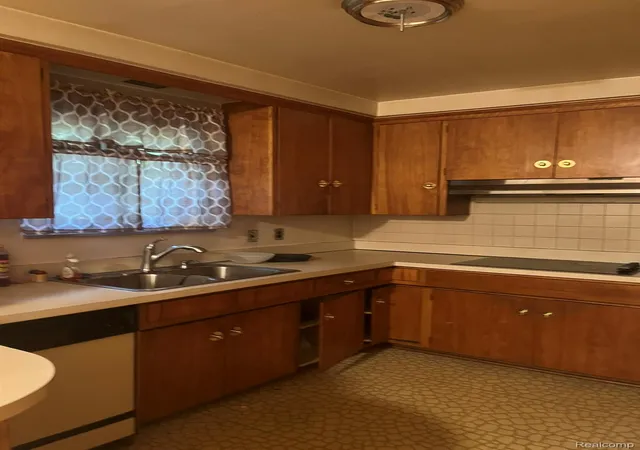 Photo 3 of Single family home for sale at 19031 Greenwald Dr, Southfield, MI 48075 | MLS# 20261065888 | Listing updated on 2026-08-19