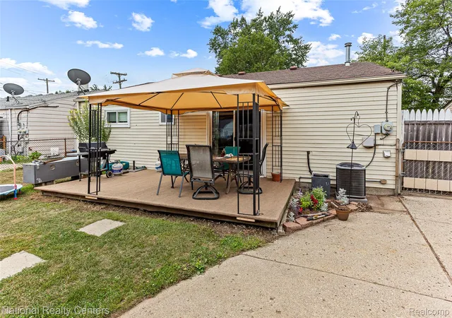 Photo 2 of Single family home for sale at 1721 S Walton St, Westland, MI 48186 | MLS# 20261065902 | Listing updated on 2026-09-12