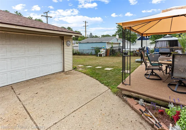 Photo 3 of Single family home for sale at 1721 S Walton St, Westland, MI 48186 | MLS# 20261065902 | Listing updated on 2026-09-12