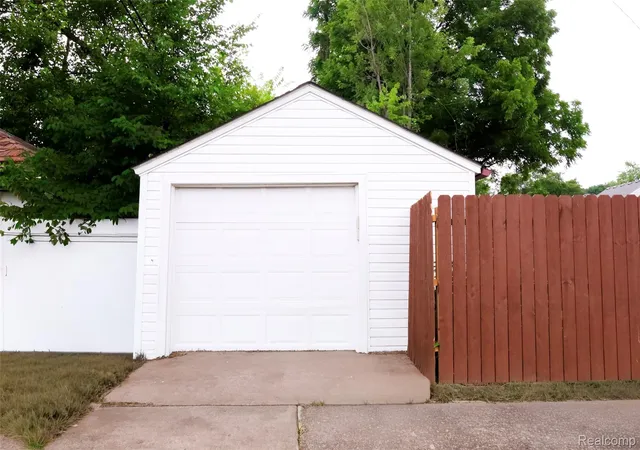 Photo 4 of Single family home for sale at 15405 Winthrop St, Detroit, MI 48227 | MLS# 20261065907 | Listing updated on 2026-08-31