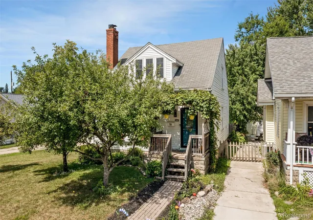 2nd image of 731 Spencer St, Ferndale, MI 48220 | MLS# 20261065924